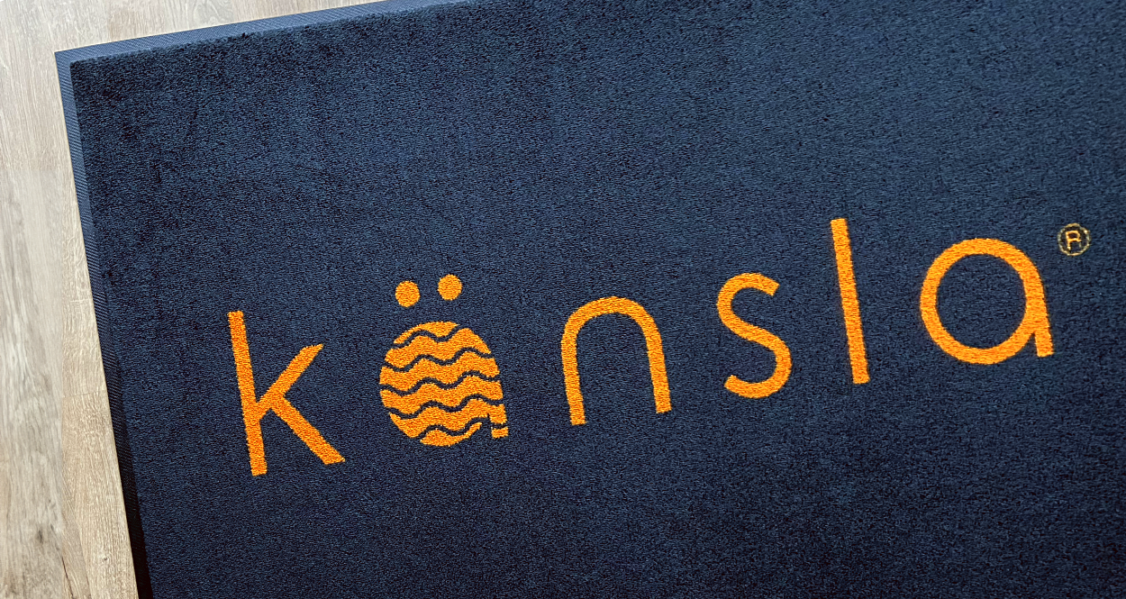 Tapis personnalisé avec le logo de la piscine Kansla